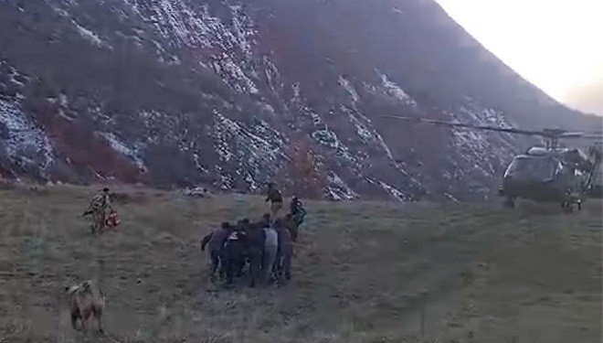 Domuz sürüsü saldırdı, uçurumdan düştü: Helikopterle hastaneye ulaştırıldı