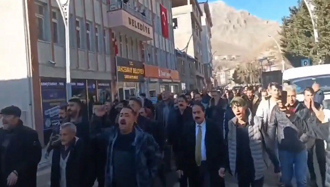 Vanlı İdris Ahi Bahçesaray’a tünel yapılması için yürüyüş yaptı!