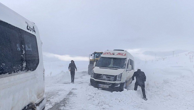 Van’da tipide mahsur kalanlar kurtarıldı