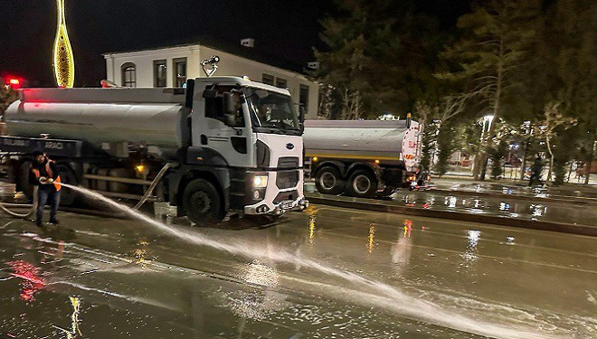 Van Büyükşehir Belediyesi kent genelinde temizlik çalışması başlattı