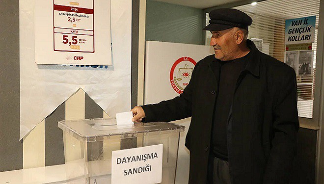 Van'da vatandaşlar CHP'nin ön seçimi için sandığa gitti