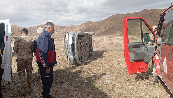 Yüksekova-Van karayolunda trafik kazası: 3 yaralı