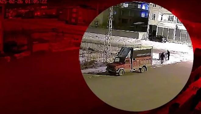 Van'da çöp konteynerini kamyonete yükleyip çaldılar