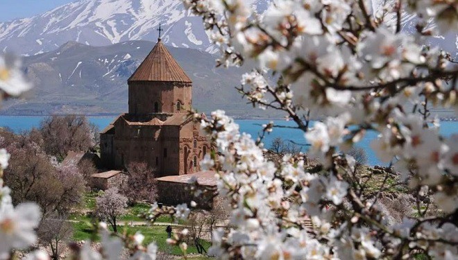 Akdamar Adası Badem Çiçeği Festivali lansman toplantısı yapıldı