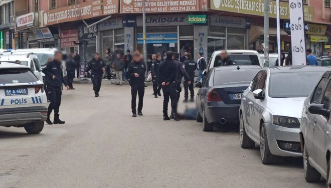Van’da gündüz vakti bir kişi, sokakta yürürken sırtından bıçaklandı