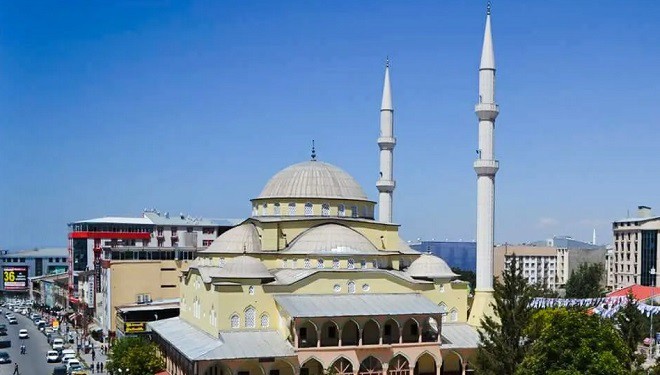 Van'ın en büyük camilerinden olan Hz. Ömer Camii yıkılıyor