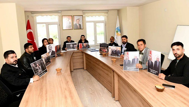 Çatak Belediye Meclisi, Süreyya Önder’i andı ve barış mesajları verdi