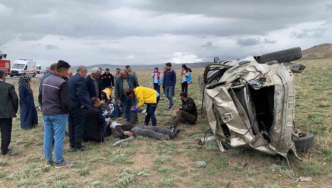 Van’da kontrolden çıkan otomobil takla attı; 1 ölü, 4 yaralı