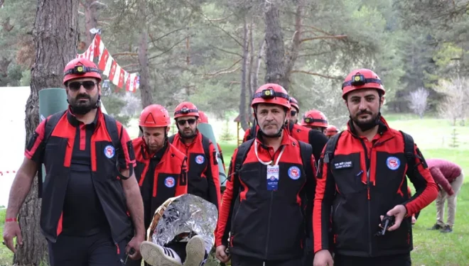 Van Genç Memur-Sen MAK ekibi Ankara'da depreme hazırız mesajı verdi