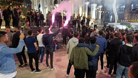 Vanspor FK taraftarının galibiyet coşkusu