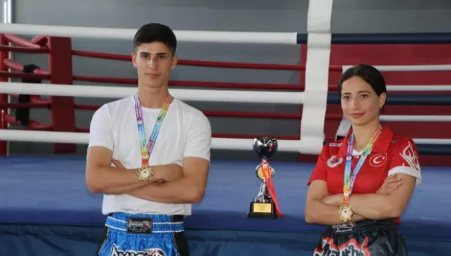 Van YYÜ'den iki sporcu, muaythai şampiyonasında Türkiye birincisi oldu