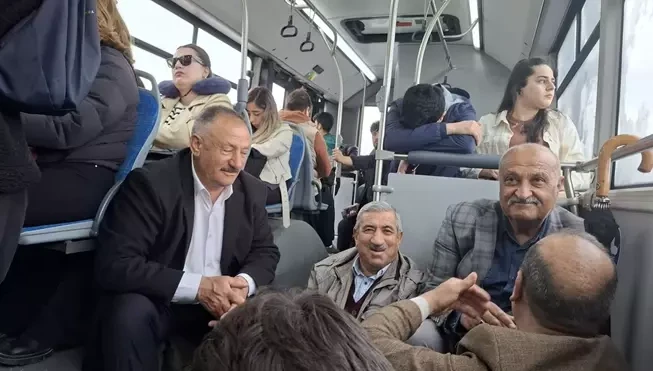 Van’da yolcular yere oturarak yolculuk yapıyor!