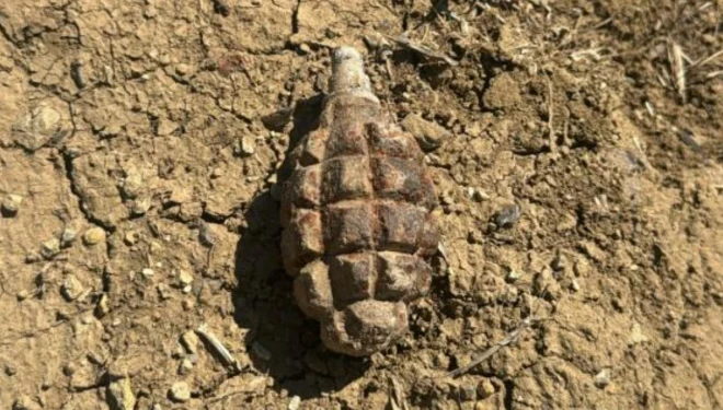 Soğan tarlasında 104 yıllık el bombası bulundu