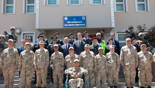 Erciş’te temsili askerlik töreni
