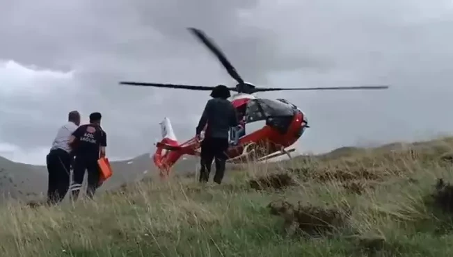 Van’da dağda mahsur kalan şahıs helikopter ambulansla kurtarıldı