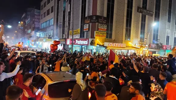 Van’da Galatasaray’ın şampiyonluk sevinci