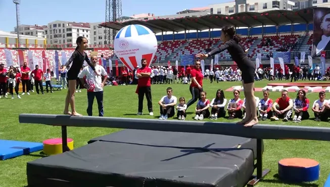Van’da 19 Mayıs coşkuyla kutlandı