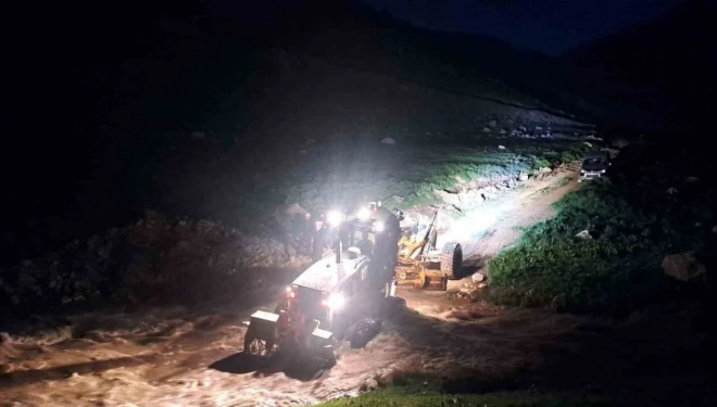 Van’da pancar toplamaya giden vatandaşlar su seviyesi yükselince mahsur kaldı