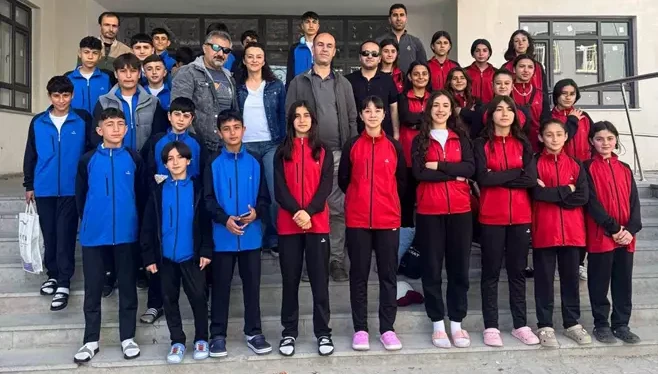 Van’daki ortaokulun spor başarısı göz doldurdu