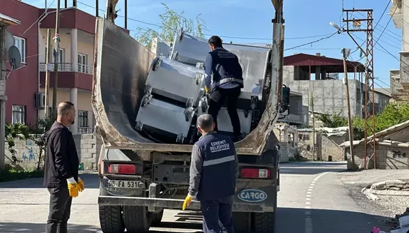 Edremit Belediyesi mahalle mahalle çöp konteyneri dağıtıyor 