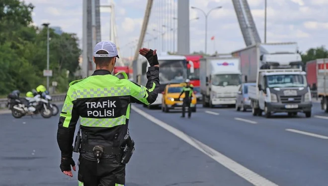 Trafik cezaları artırılıyor: Keyfi olarak trafiği engelleyenlere...