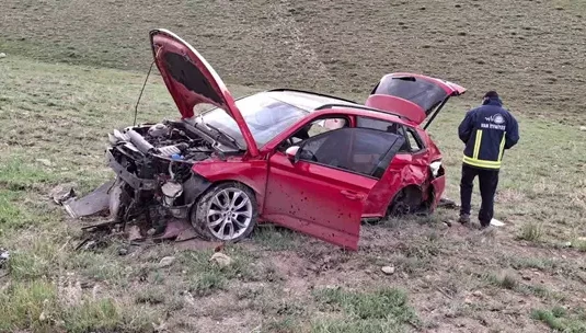 Van’da 50 metrelik uçuruma yuvarlanan otomobilin sürücüsü yaralandı
