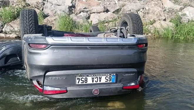 Van’a gelen araç kaza yaptı! Aynı aileden 3 kişi yaşamını yitirdi