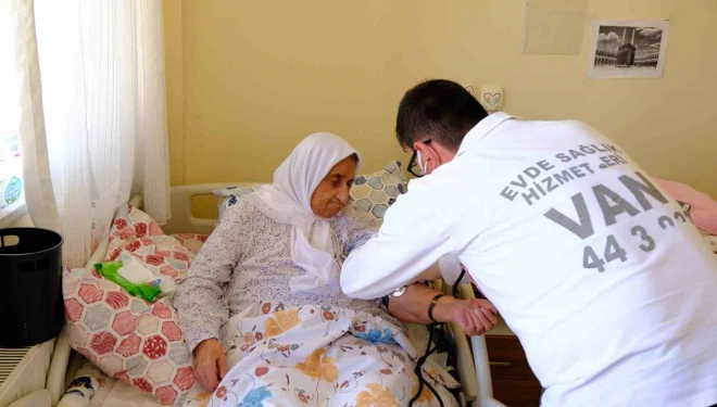Van’da bayram öncesi huzurevi sakinlerine sağlık hizmeti