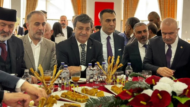 Van'da resmi bayramlaşma yapıldı