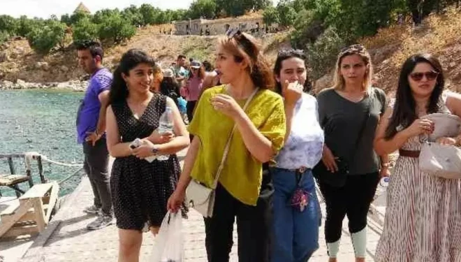 Bayramda Akdamar Adası ve ören yerlerini