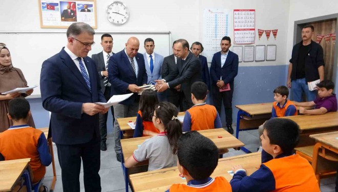 Van’da öğrencilerin karne heyecanı