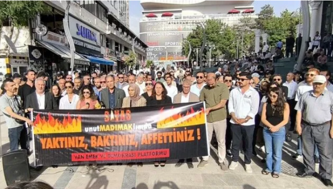Madımak'ta yitirilen canlar Van'da anıldı