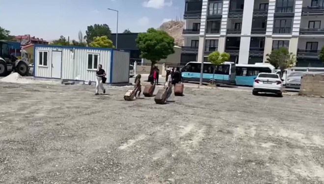“Turistleri mağdur ediyoruz, Van’dan kaçıyorlar”