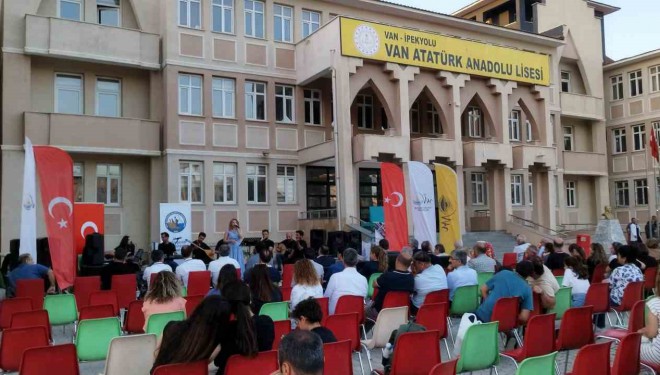 Atatürk Lisesi mezunları ikinci kez bir araya geldi