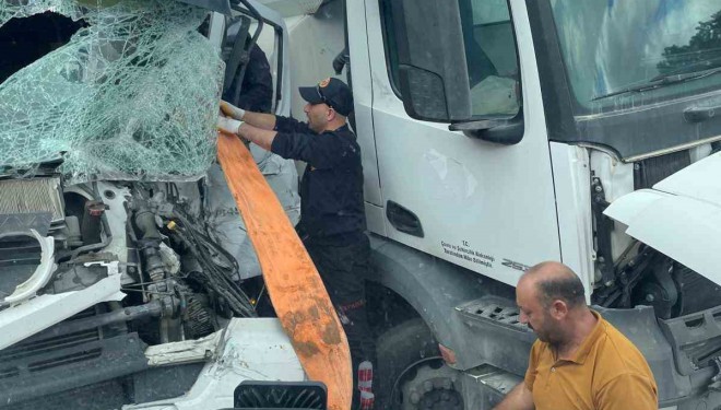 Van’da tır kamyona arkadan çarptı: 1 yaralı