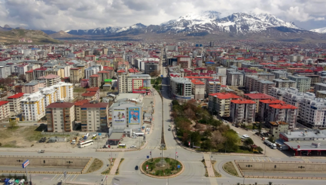 Başkan İlhan: Van’da derneklerin büyük kısmı sadece kâğıt üzerinde var
