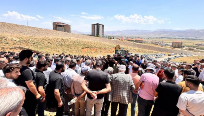 Silahlı saldırıda hayatını kaybeden Karael Yüksekova’da defnedildi