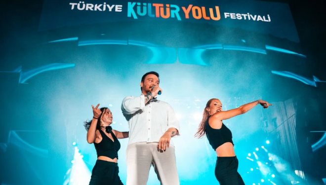 Sinan Akçıl Vanlılara unutulmaz bir konser deneyimi yaşattı
