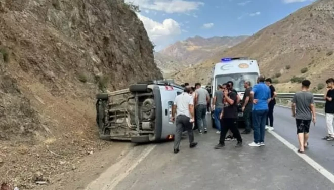 Yüksekova-Van kara yolunda kaza: 5 yaralı