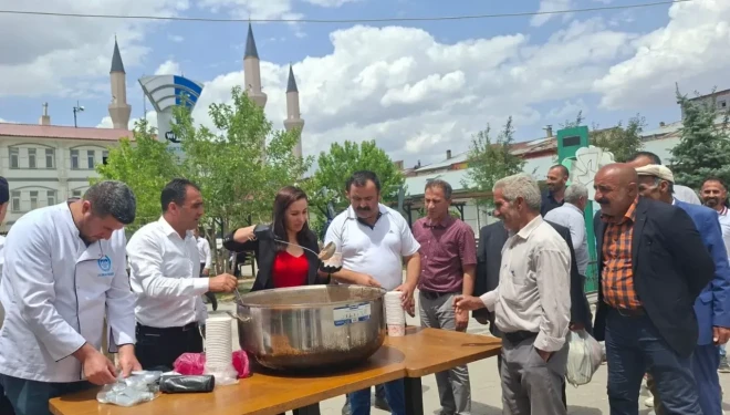 Çaldıran Belediyesinden aşure ikramı