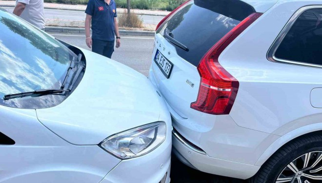 Gevaş’ta zincirleme kaza: 1 yaralı