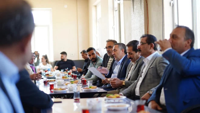 Başkan Arvas, Gevaş’ta vatandaşların talep ve sorunlarını dinledi