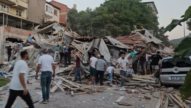 Balıkesir'de deprem: 16 binada yıkılma var!