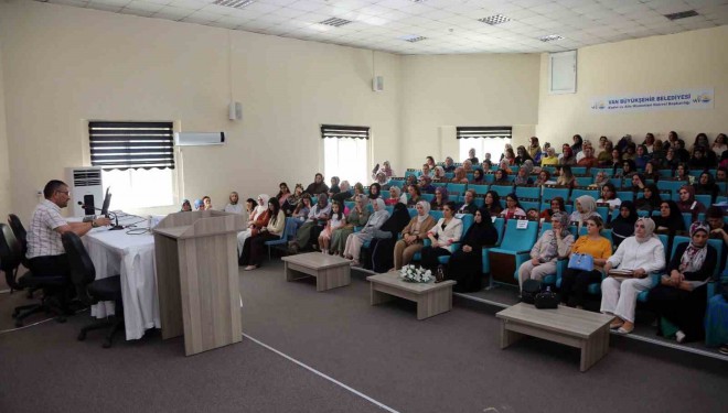 Van Büyükşehir Belediyesinden ADEM personellerine yönelik ’iş ahlakı’ semineri