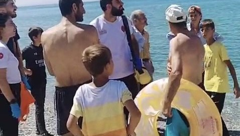 Van Gölü’nde boğulma tehlikesi geçiren