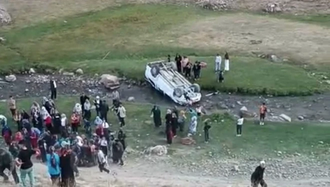 Van’da kamyonet uçuruma yuvarlandı: 6 yaralı