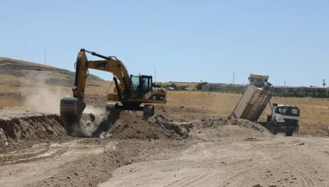 Tuşba Belediyesi Mollakasım Sahiline Yeni Kamelyalar Yapıyor 