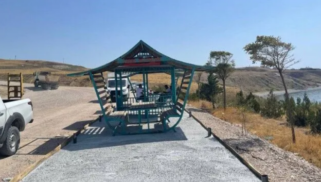 Tuşba Belediyesi’nden Mavi Bayraklı Plaj’a kamelya