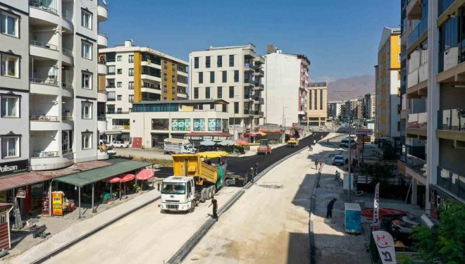 Terzioğlu Caddesi’nde asfalt serimi başladı