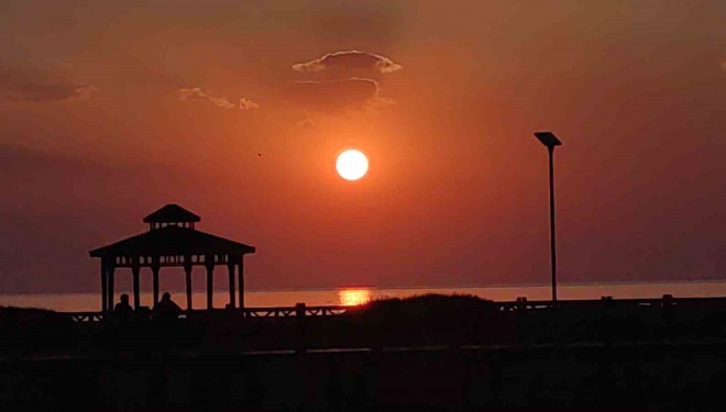 Gün batımı Van Gölü’nde seyirlik bir güzellik sunuyor